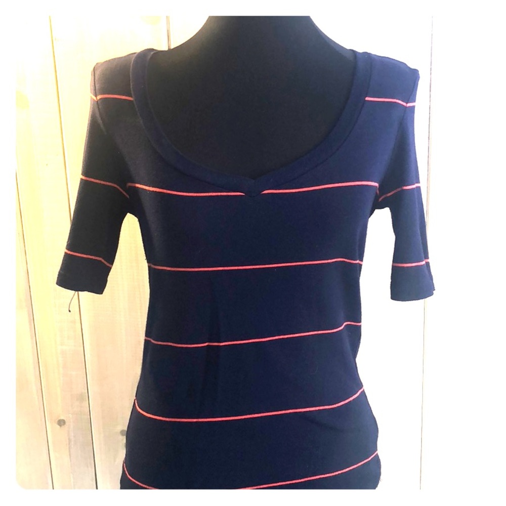 GAP V Neck T-shirt